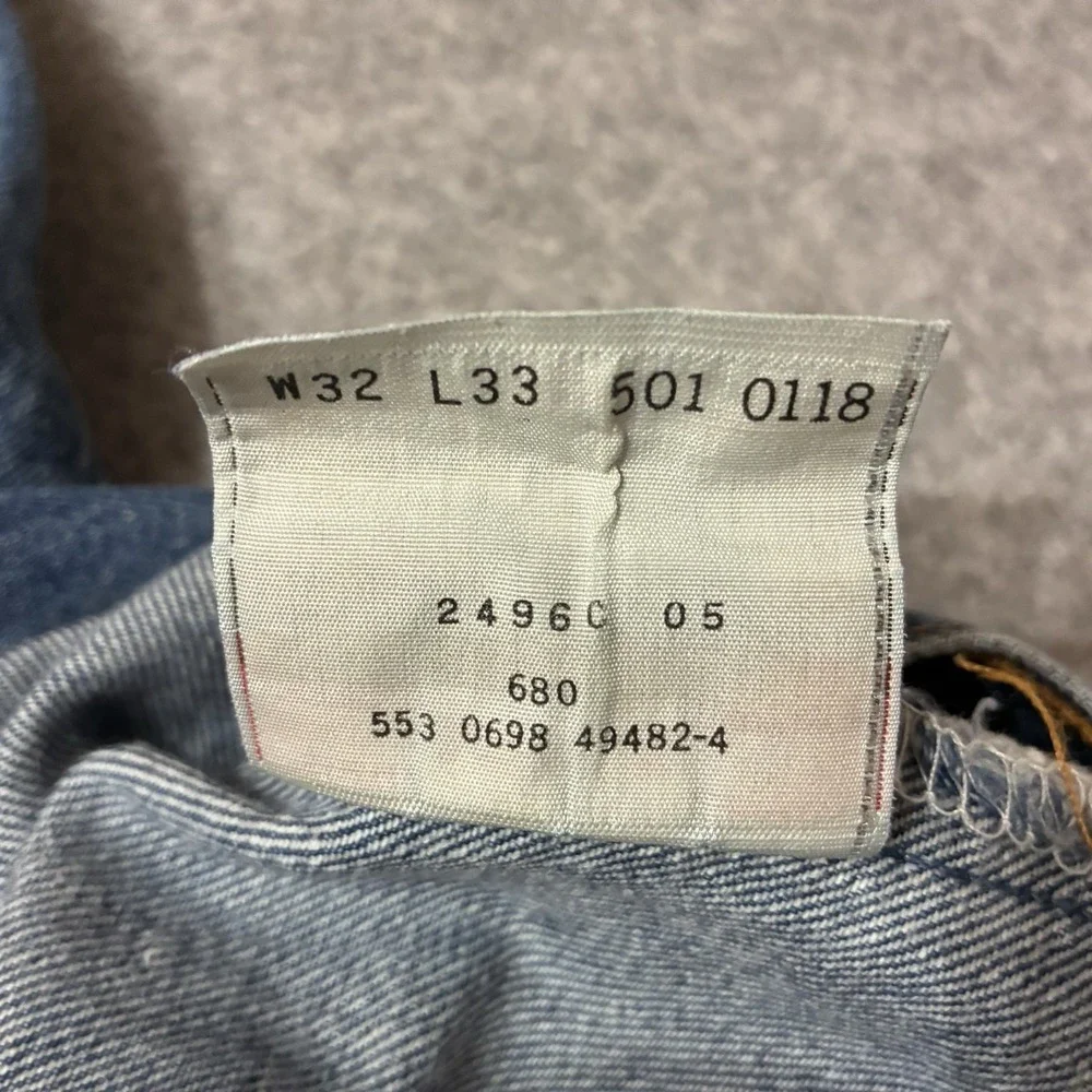 Vintage Y2K 90s Levis 501 Jeans Mens 30x32 Medium Wash Made in USA Button Fly